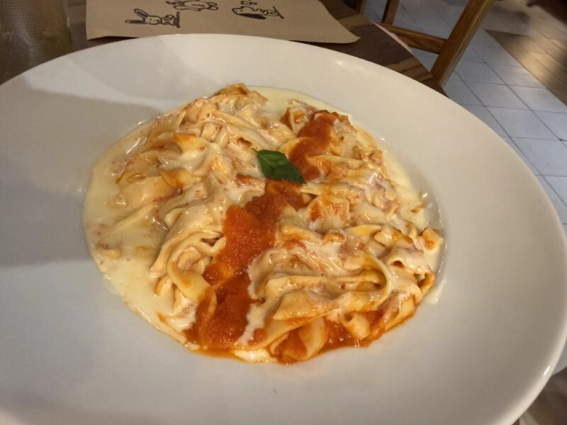 Tallarines con salsa mixta